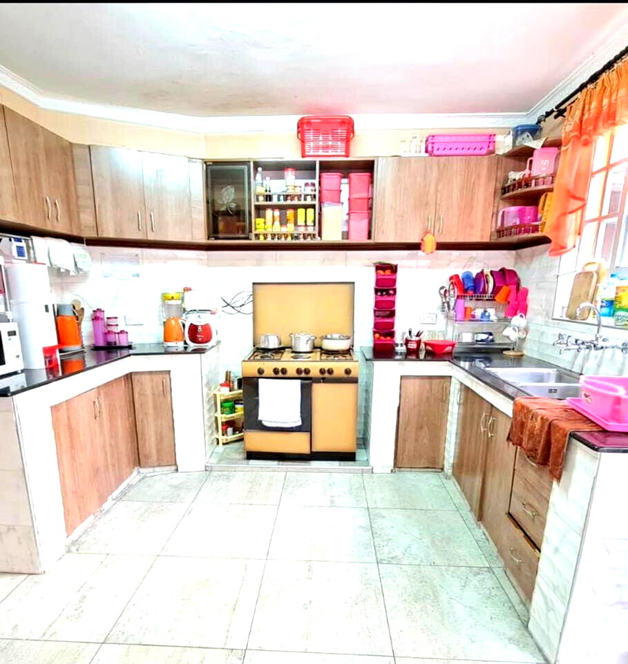5BR Ultra-Modern Townhouse with Study & Entertainment Room - Donholm