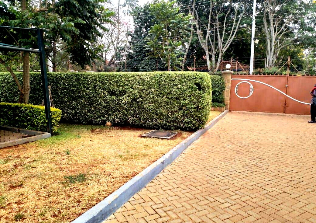 4BR Townhouse with DSQ & Expansive Garden - Runda