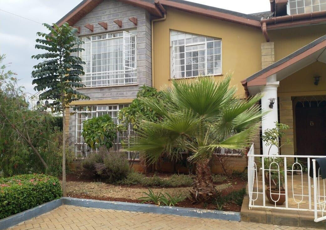 4BR Townhouse with DSQ & Expansive Garden - Runda