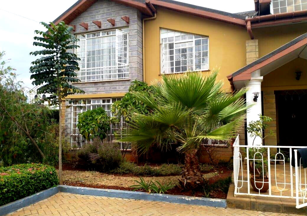 4BR Townhouse with DSQ & Expansive Garden - Runda