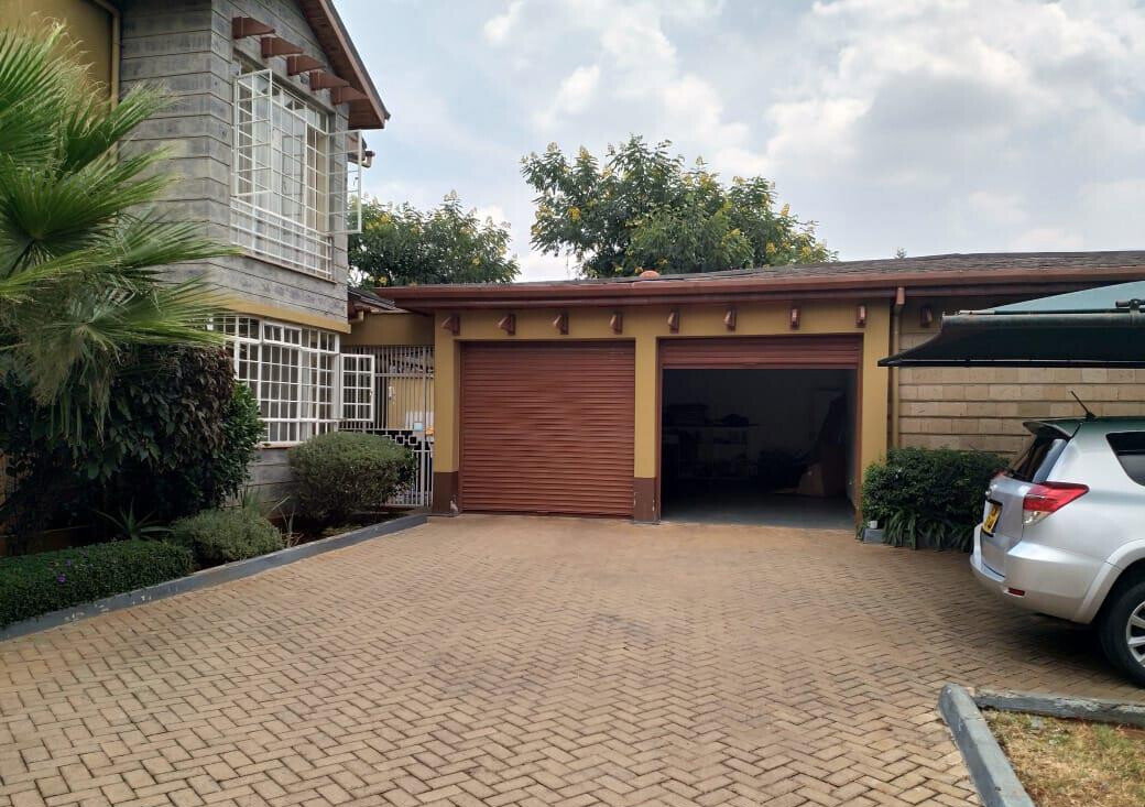 4BR Townhouse with DSQ & Expansive Garden - Runda