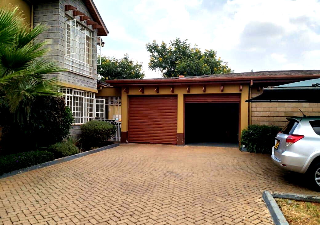 4BR Townhouse with DSQ & Expansive Garden - Runda