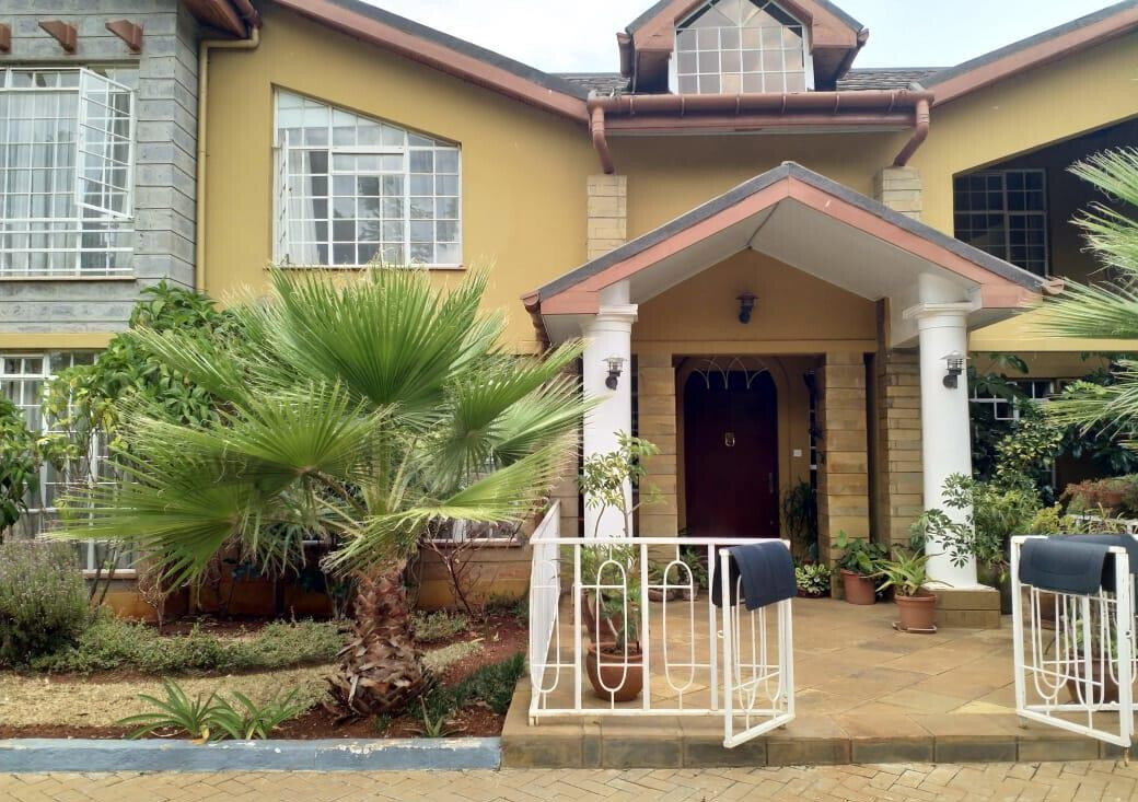 4BR Townhouse with DSQ & Expansive Garden - Runda