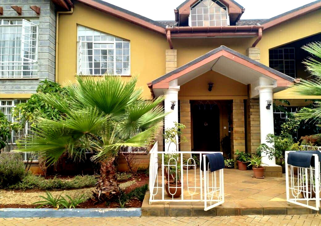 4BR Townhouse with DSQ & Expansive Garden - Runda