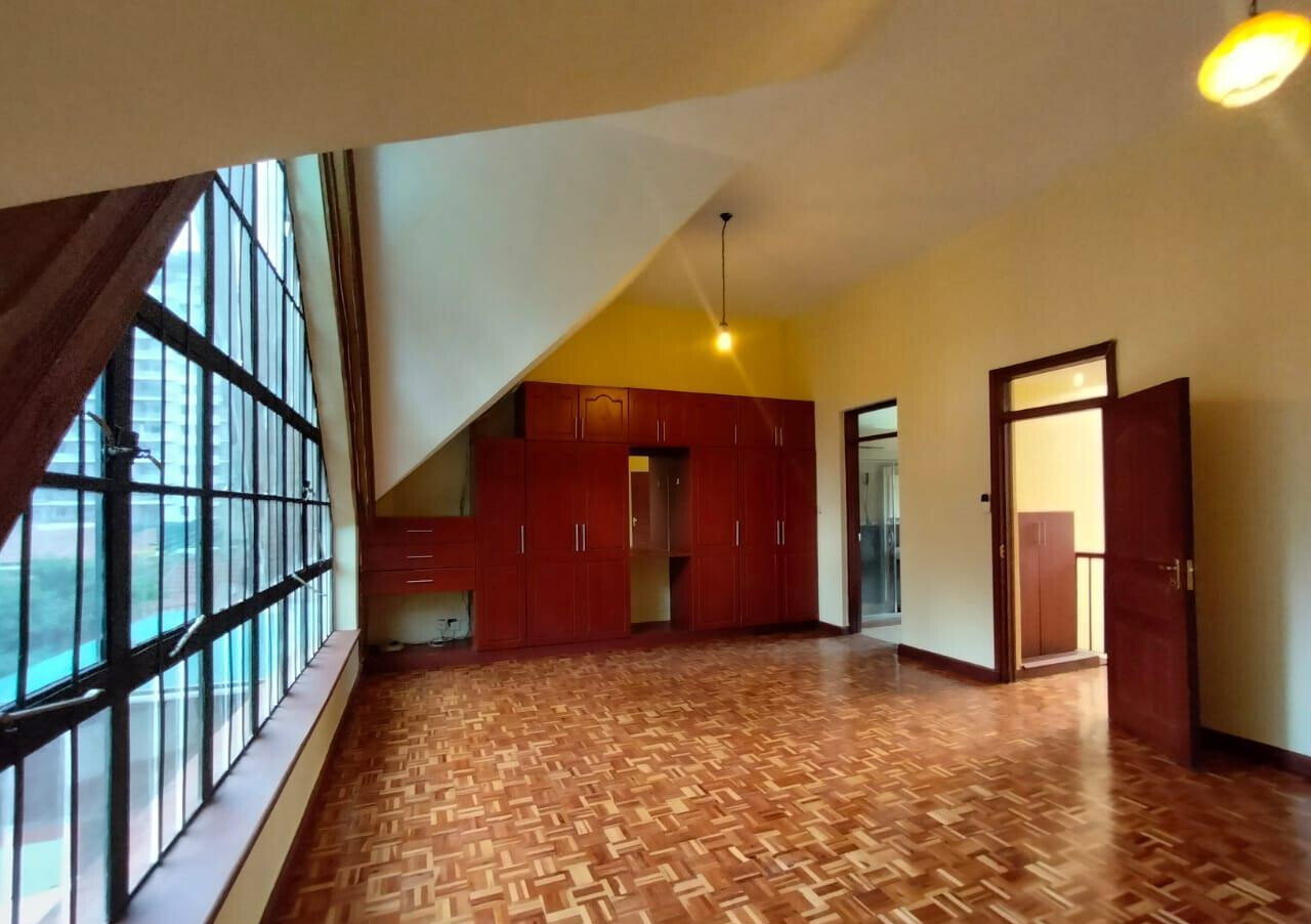 5BR Gated Townhouse with DSQ & Pantry - Westlands