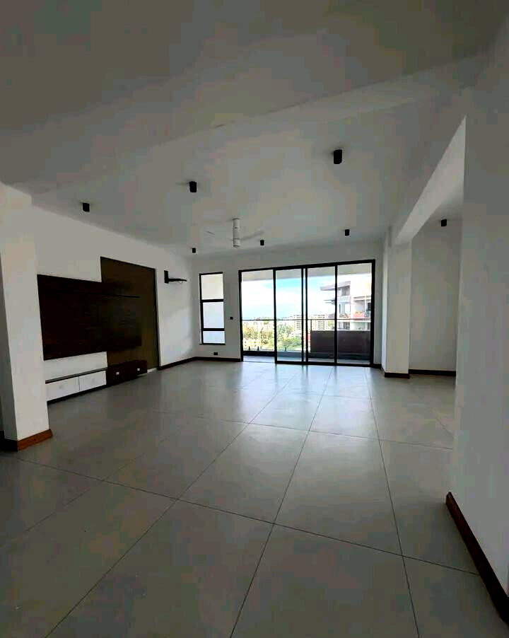 5BR Penthouse with Pool & Beach Access - Nyali
