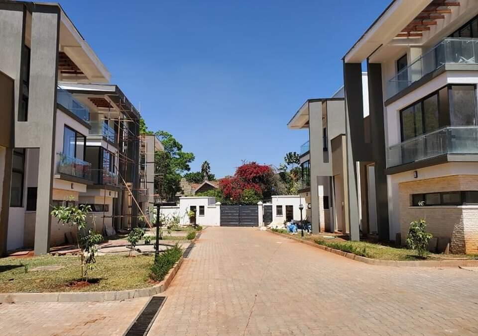 Brand New 5-Ensuite Townhouse with Study & Pantry - Lavington Mall Area