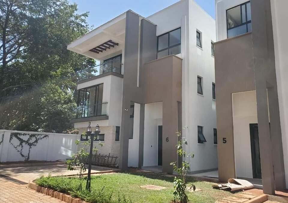 Brand New 5-Ensuite Townhouse with Study & Pantry - Lavington Mall Area