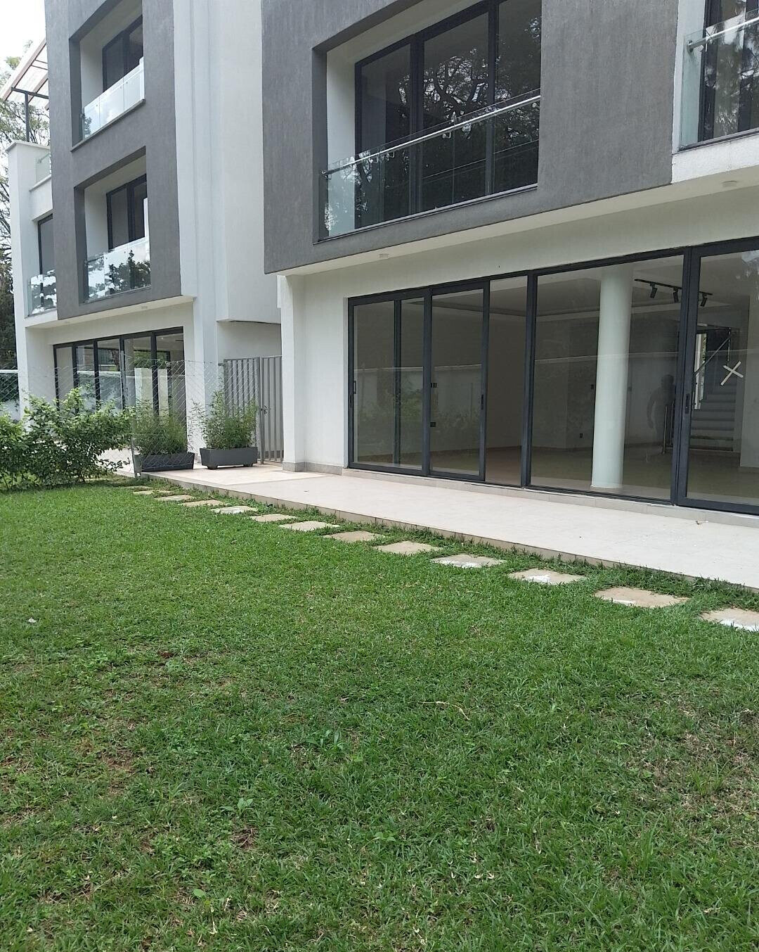 Executive 4BR Townhouse with DSQ & Walking Distance to Lavington Mall