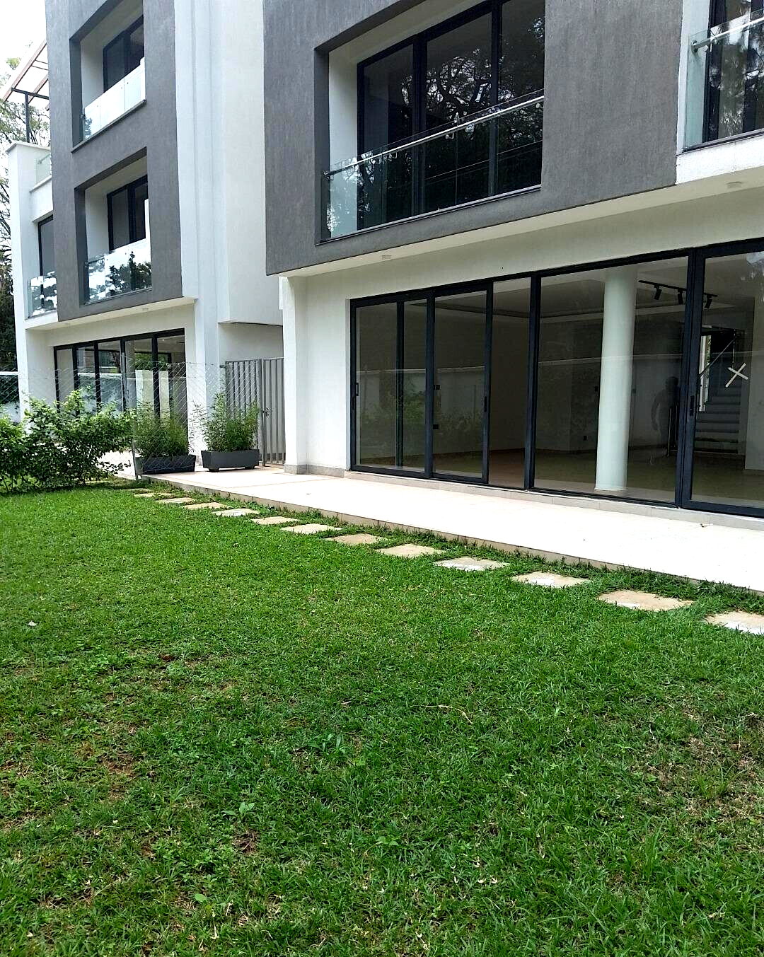 Executive 4BR Townhouse with DSQ & Walking Distance to Lavington Mall