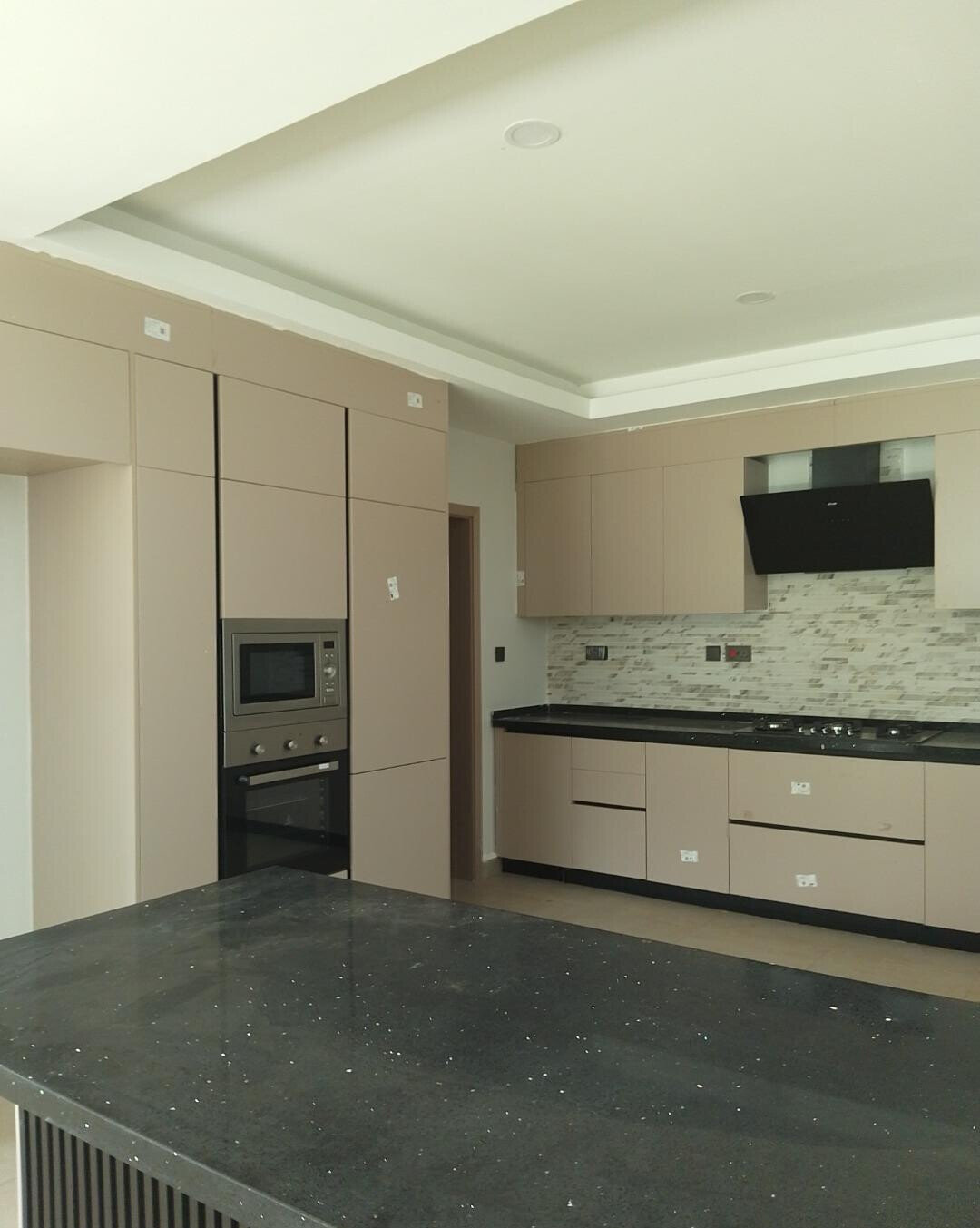 Executive 4BR Townhouse with DSQ & Walking Distance to Lavington Mall