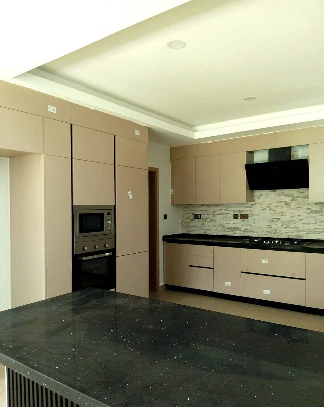 Executive 4BR Townhouse with DSQ & Walking Distance to Lavington Mall