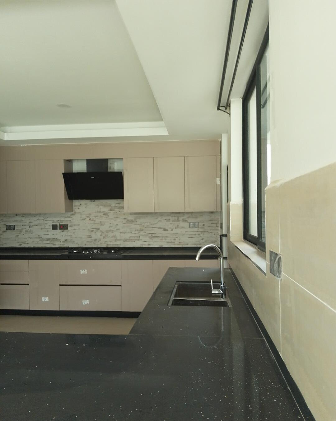 Executive 4BR Townhouse with DSQ & Walking Distance to Lavington Mall