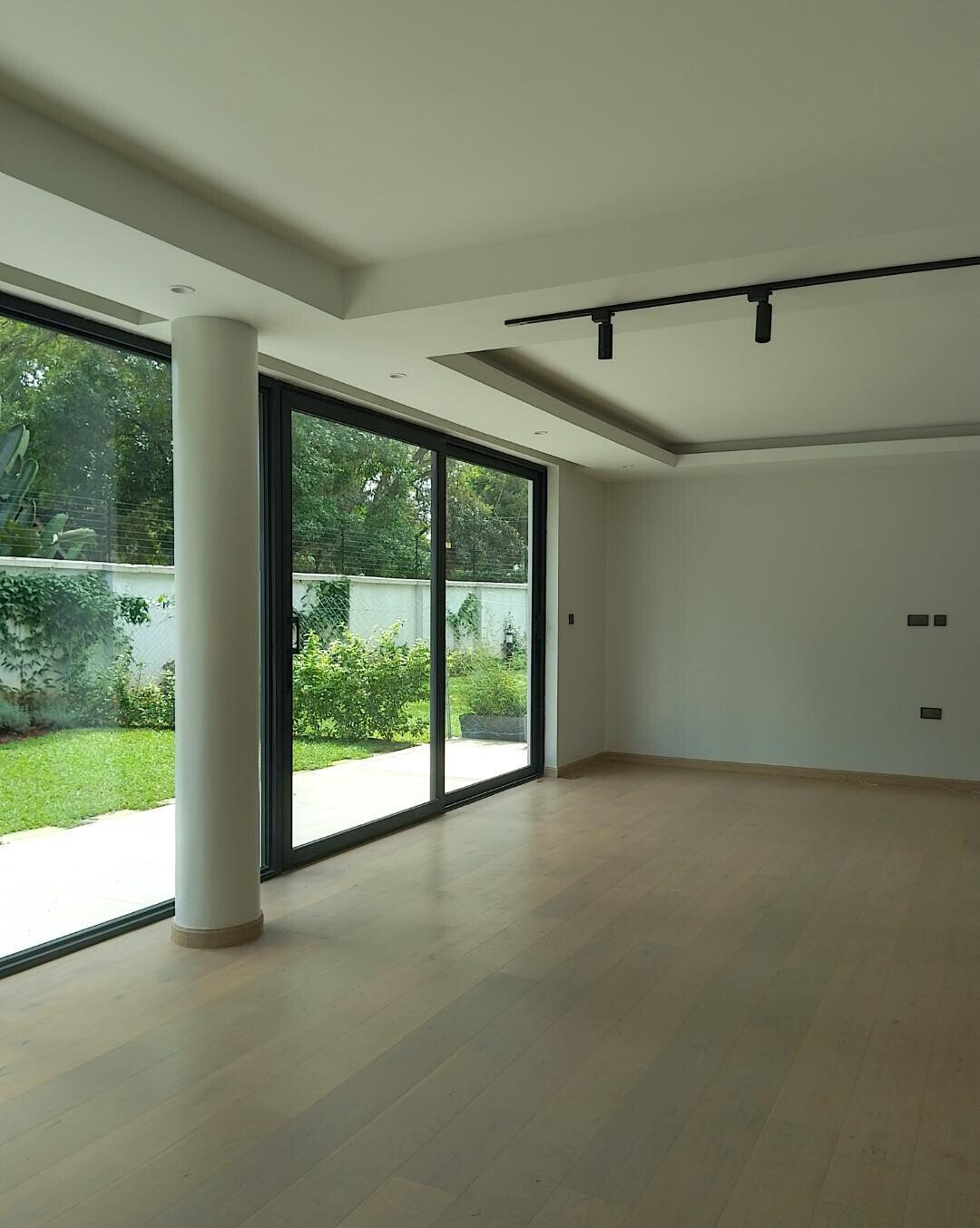 Executive 4BR Townhouse with DSQ & Walking Distance to Lavington Mall