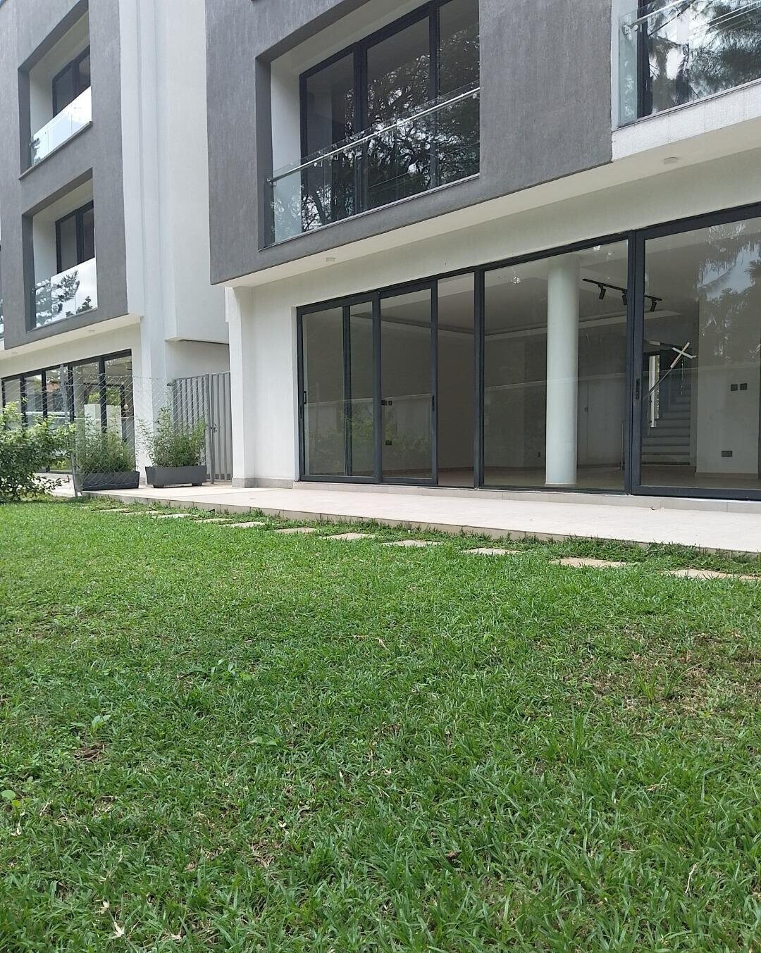 Executive 4BR Townhouse with DSQ & Walking Distance to Lavington Mall