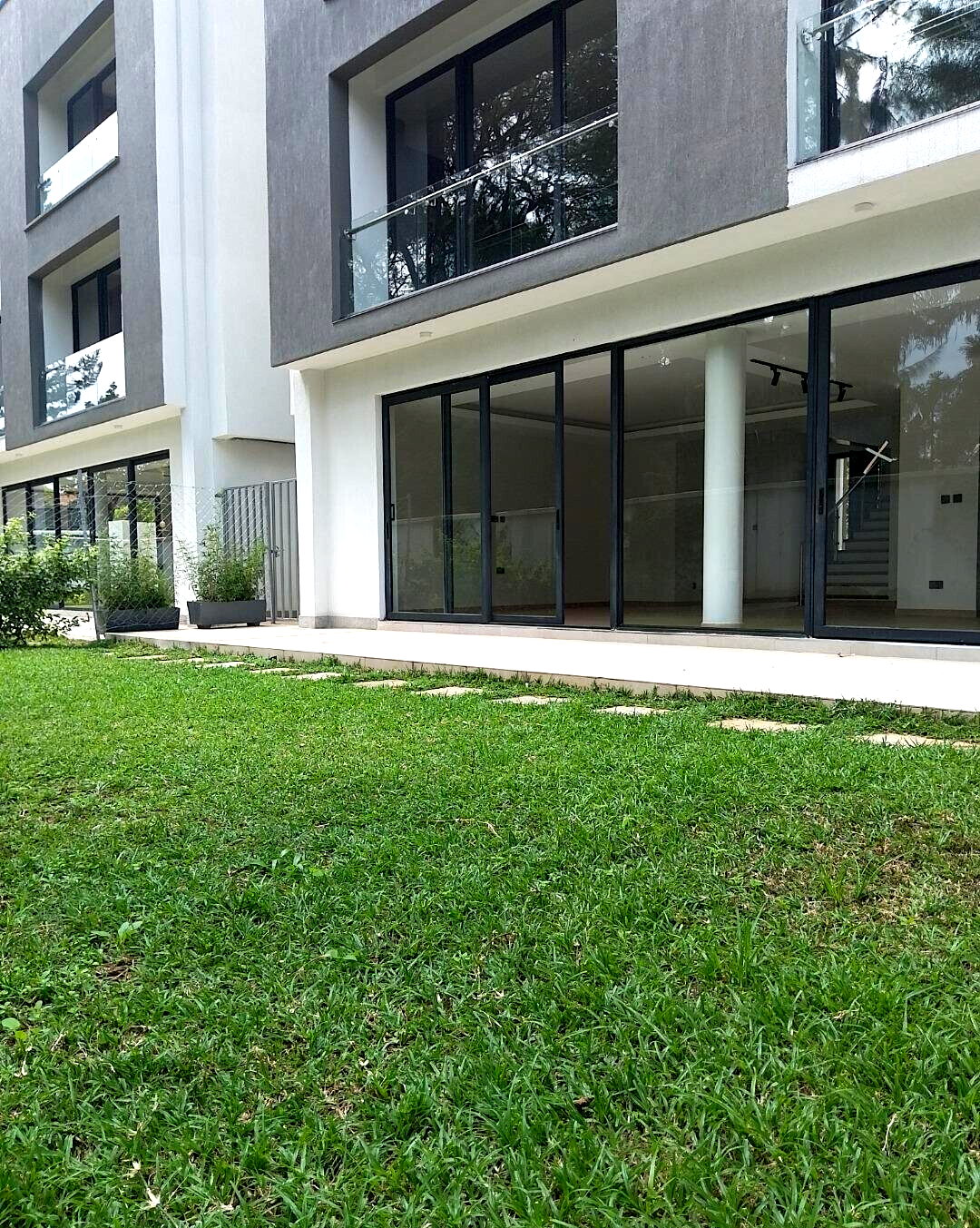 Executive 4BR Townhouse with DSQ & Walking Distance to Lavington Mall