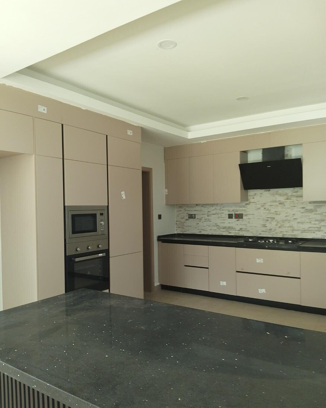 Executive 4BR Townhouse with DSQ & Walking Distance to Lavington Mall