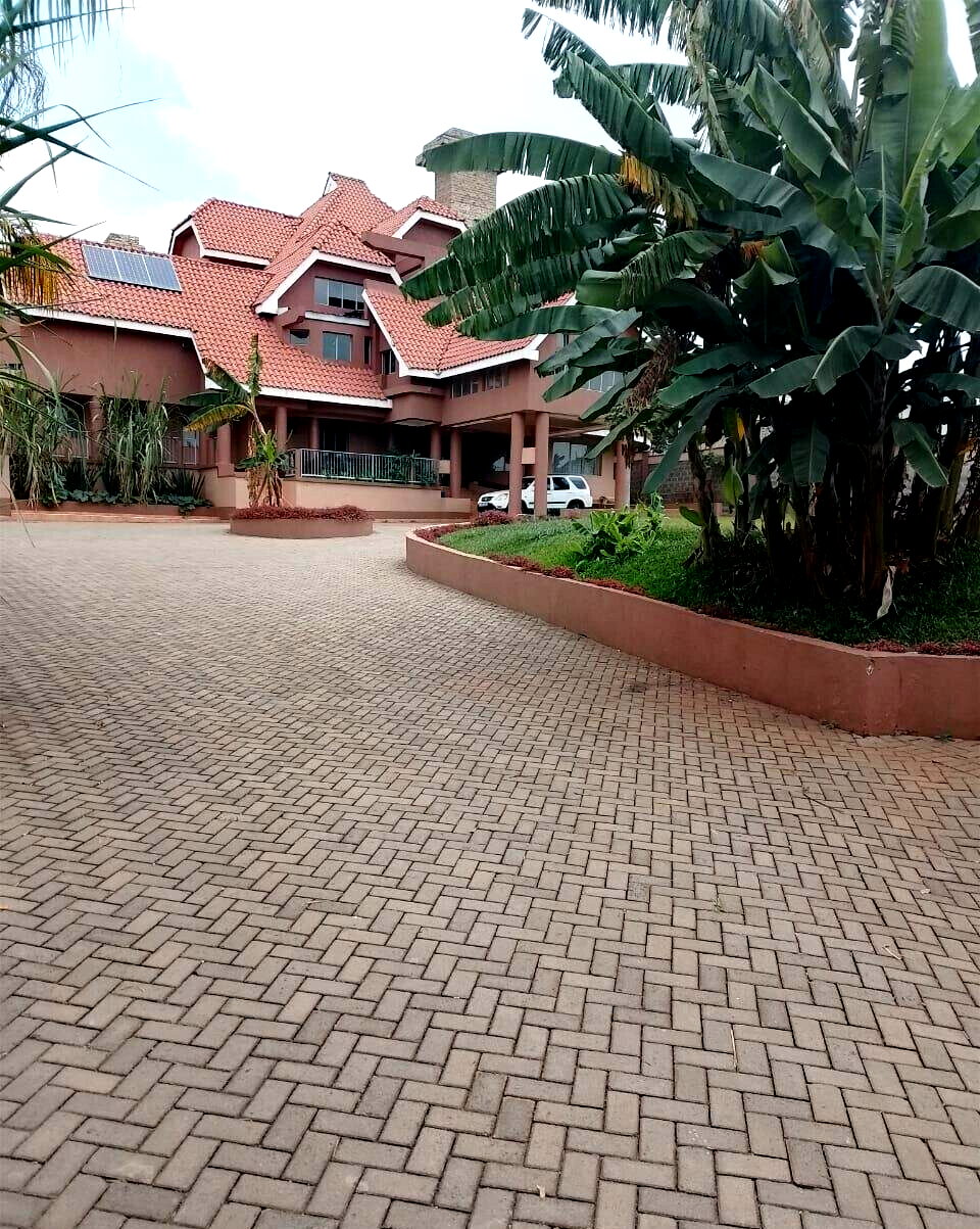 11-Bedroom Ambassadorial Home on ¾ Acre - Runda