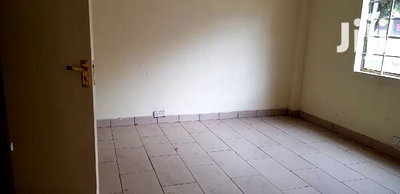 5000 Sq Feet Godown/Warehouse To Let - Image 3