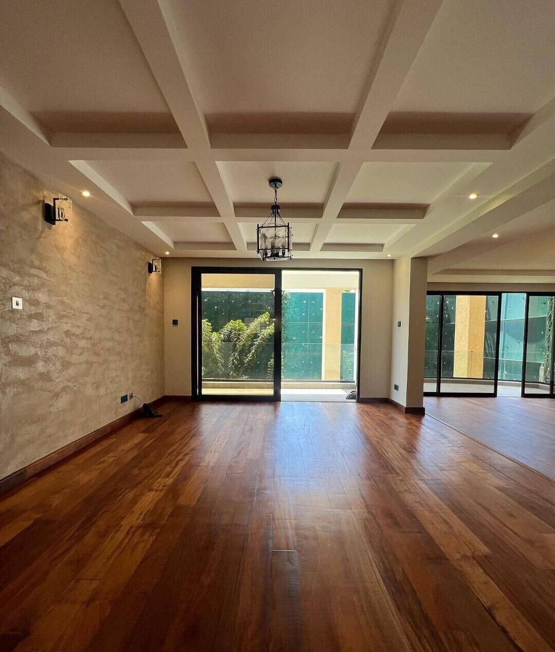Designer European Kitchen Townhouse with Backup Power - Westlands