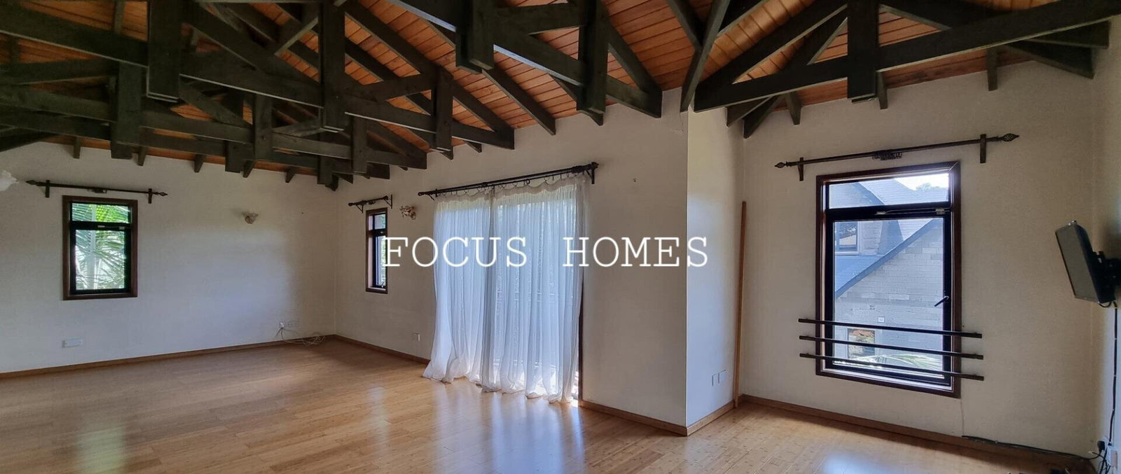 5-Ensuite Townhouse with Sauna & Jacuzzi - Lavington