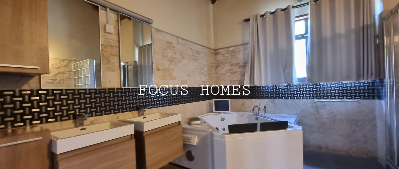 5-Ensuite Townhouse with Sauna & Jacuzzi - Lavington