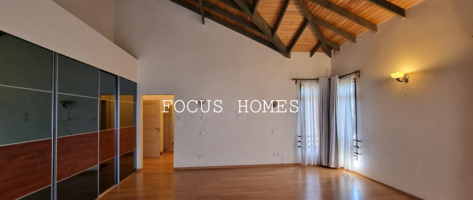 5-Ensuite Townhouse with Sauna & Jacuzzi - Lavington
