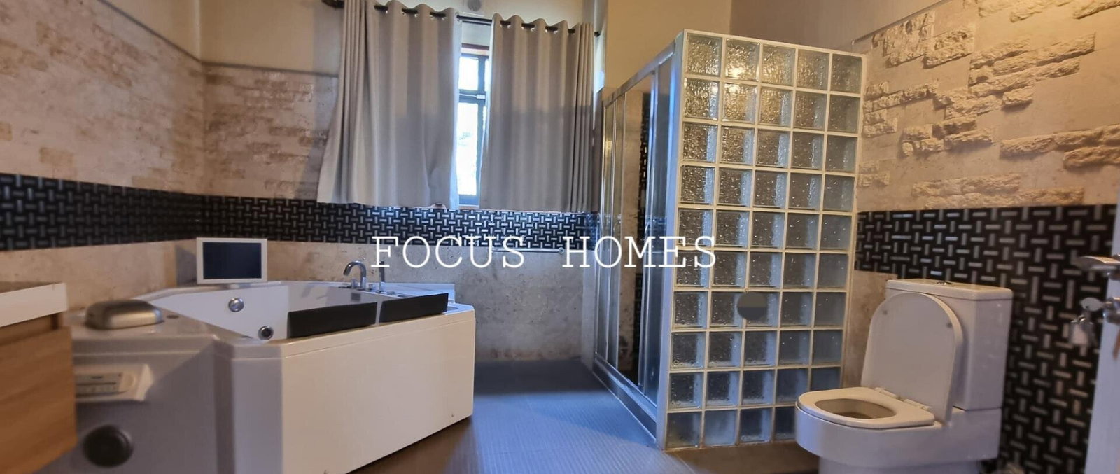 5-Ensuite Townhouse with Sauna & Jacuzzi - Lavington