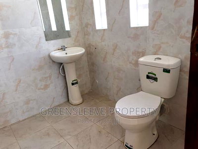 4bdrm Townhouse / Terrace in Hardly, Hardy for rent - Image 7