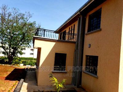 4bdrm Townhouse / Terrace in Hardly, Hardy for rent - Image 5