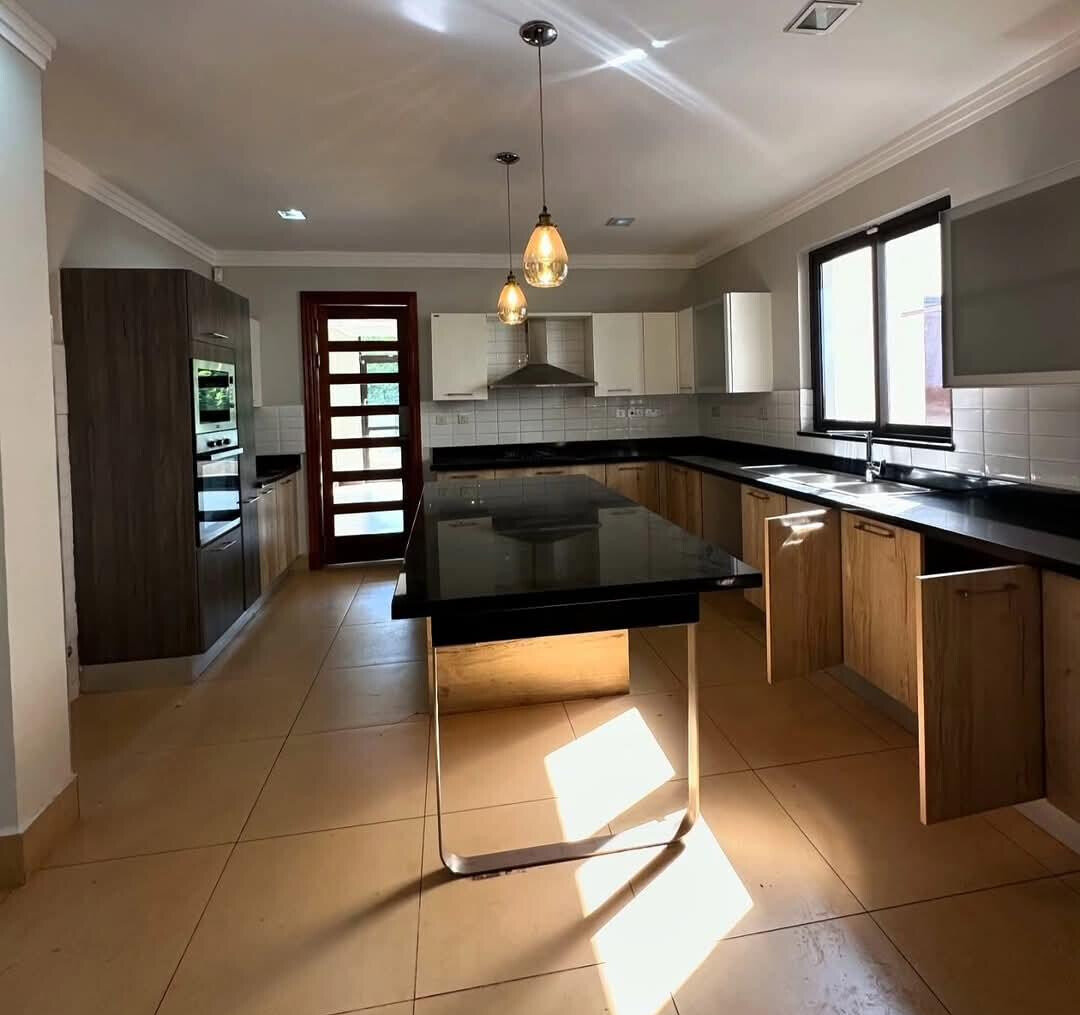 Half-Acre Villa with Pool & Staff Quarters – Karen