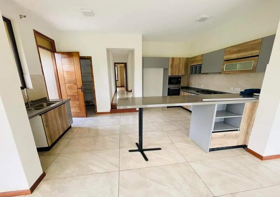 4-Ensuite Villa with Sunken Lounge & Clubhouse – Karen