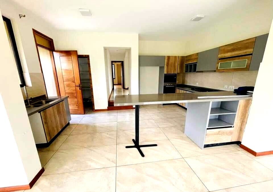 4-Ensuite Villa with Sunken Lounge & Clubhouse – Karen