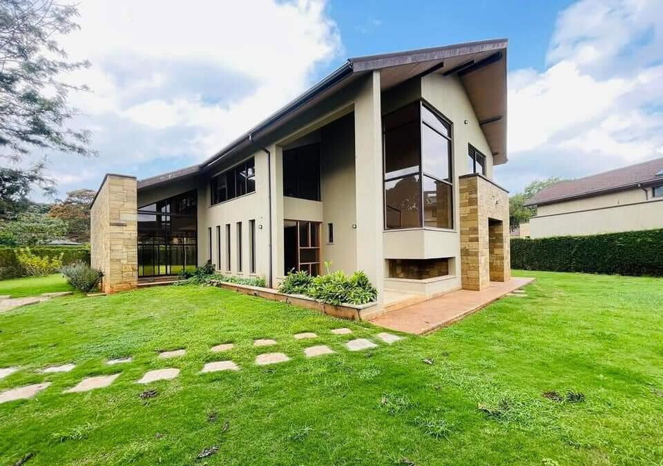 4-Ensuite Villa with Sunken Lounge & Clubhouse – Karen