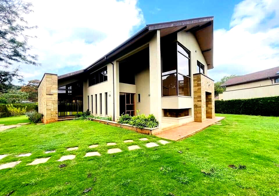 4-Ensuite Villa with Sunken Lounge & Clubhouse – Karen