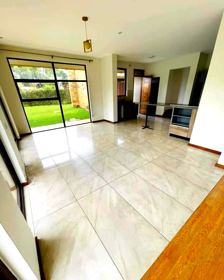 4-Ensuite Villa with Sunken Lounge & Clubhouse – Karen
