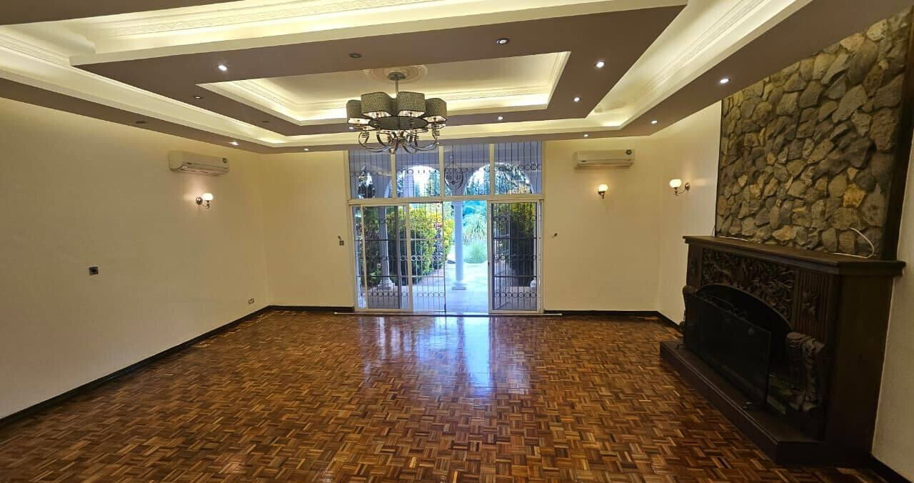 Half Acre 4BR Haven at KSh 550K