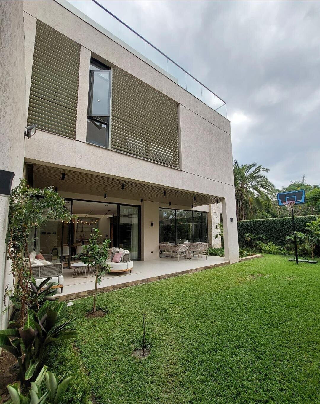 5-Ensuite Townhouse with Gourmet Kitchen & Fireplace - Lavington