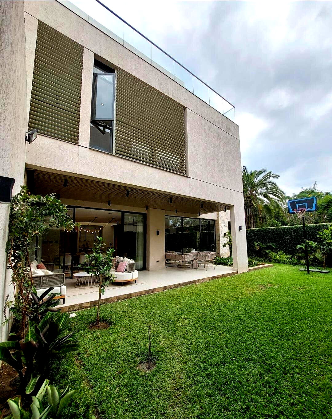 5-Ensuite Townhouse with Gourmet Kitchen & Fireplace - Lavington