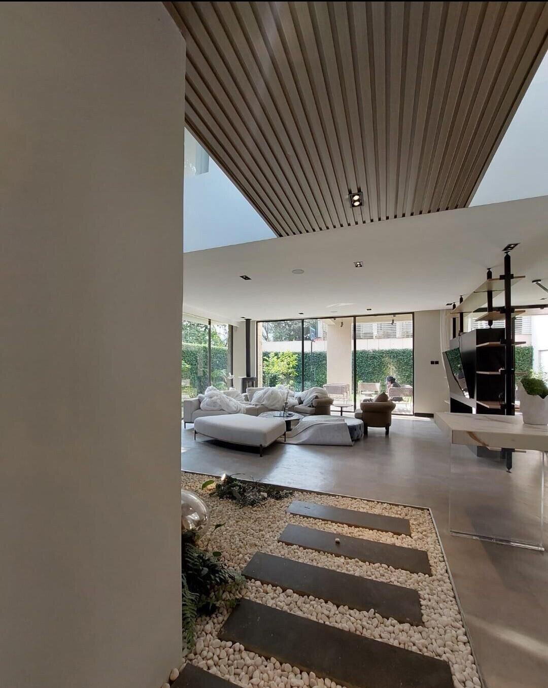 5-Ensuite Townhouse with Gourmet Kitchen & Fireplace - Lavington
