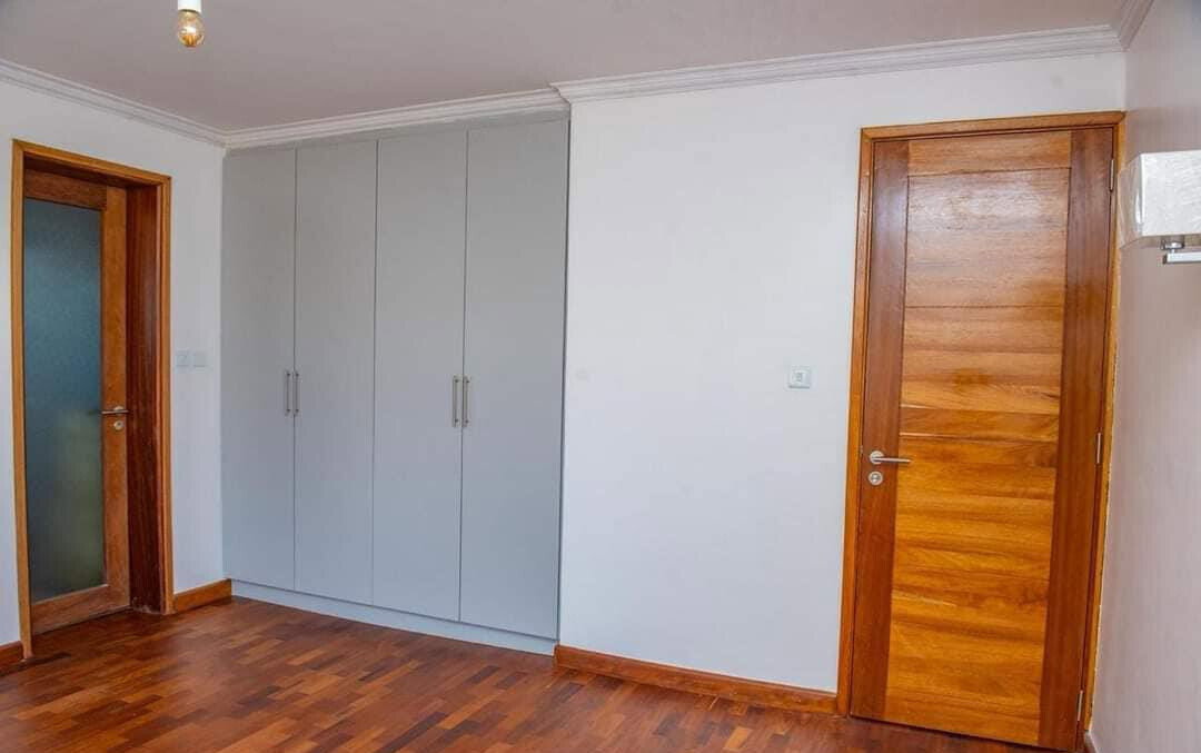 4-Ensuite Villa with Fireplaces & Study – Karen Gated Community