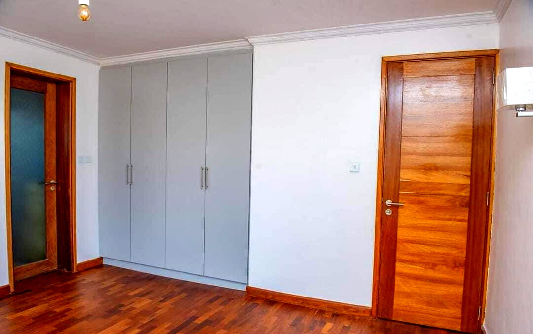 4-Ensuite Villa with Fireplaces & Study – Karen Gated Community