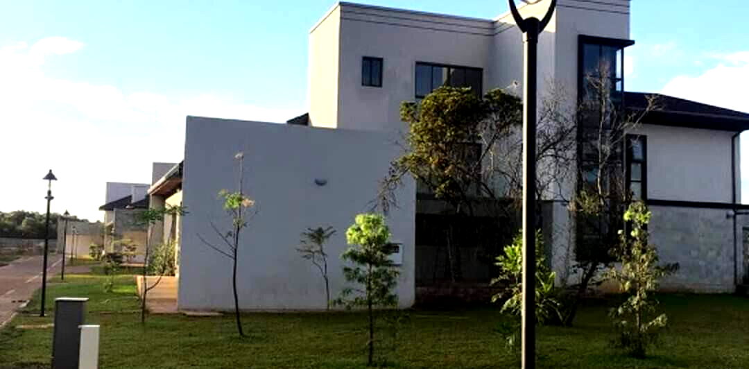 5-Bedroom Townhouse with Gym & Open Living – Karen