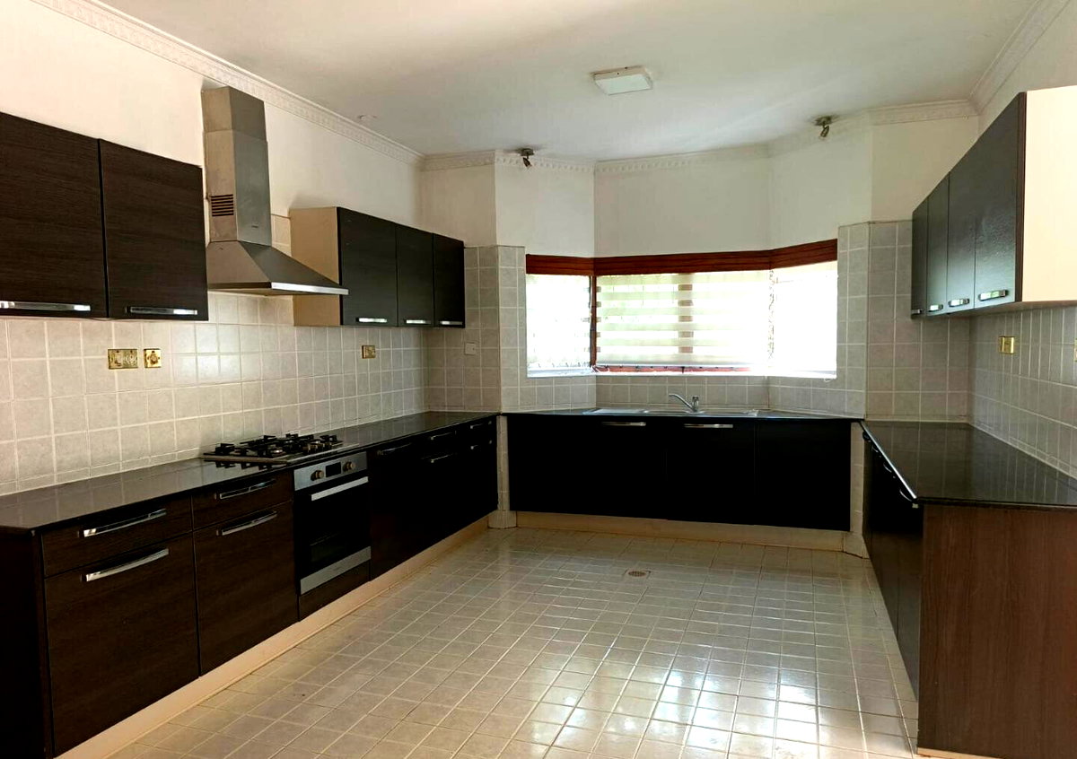5BR Townhouse with DSQ & Study in Secure Runda Estate
