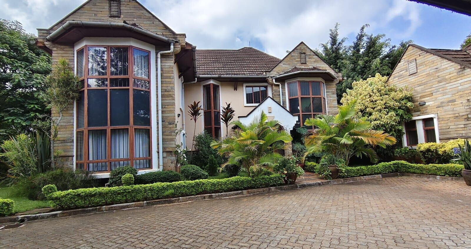 5BR Townhouse with DSQ & Study in Secure Runda Estate