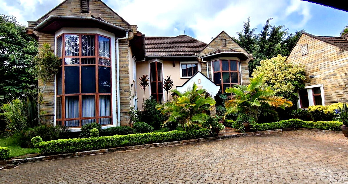 5BR Townhouse with DSQ & Study in Secure Runda Estate