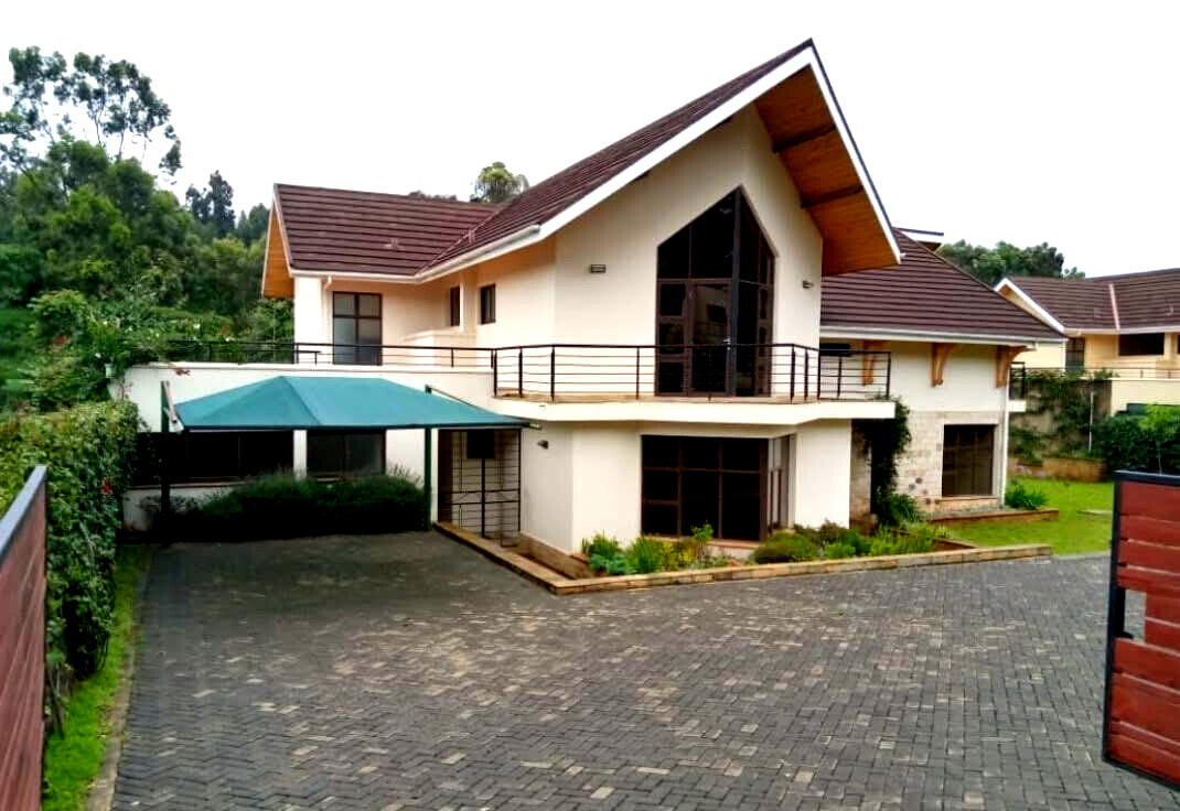 4BR All-Ensuite Townhouse with DSQ on Half-Acre – Karen Miotoni