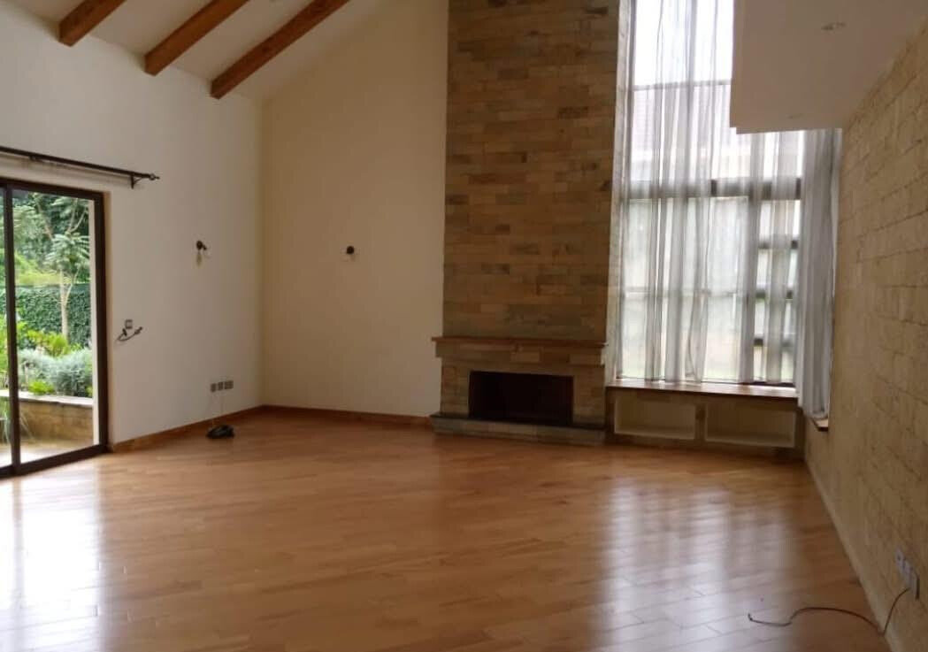 4BR All-Ensuite Townhouse with DSQ on Half-Acre – Karen Miotoni