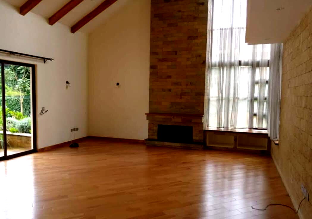 4BR All-Ensuite Townhouse with DSQ on Half-Acre – Karen Miotoni