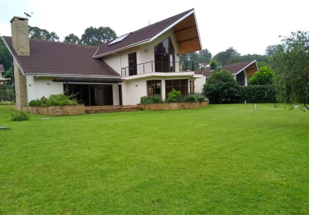 4BR All-Ensuite Townhouse with DSQ on Half-Acre – Karen Miotoni